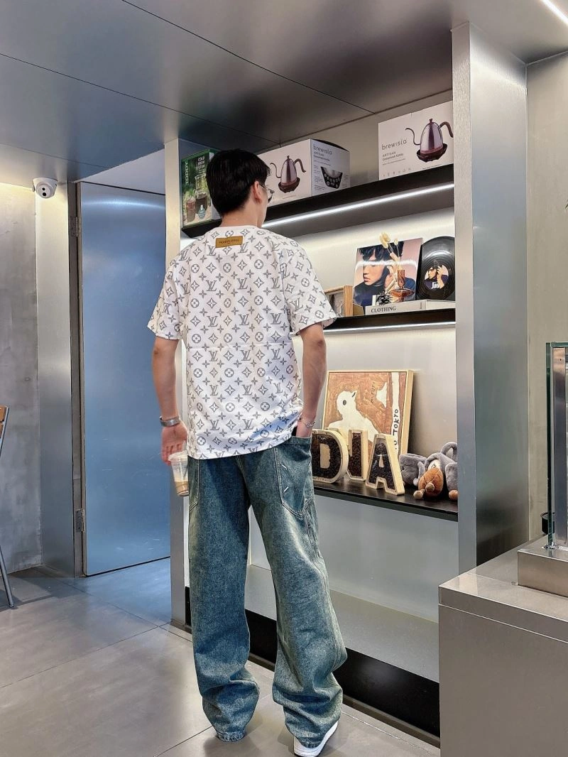 Premium Louis Vuitton T-Shirts 133625