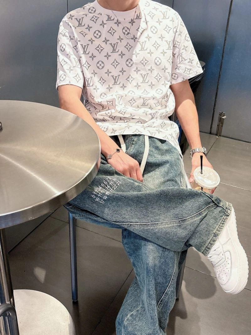 Premium Louis Vuitton T-Shirts 133625