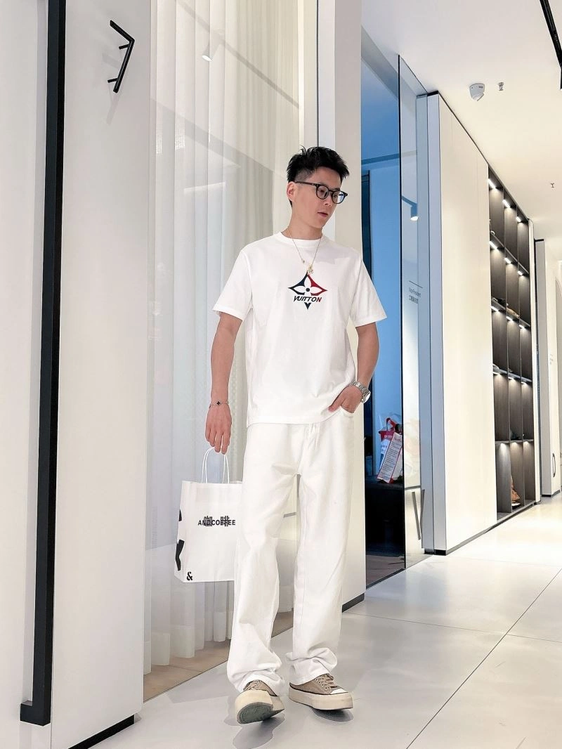 TravelReady Louis Vuitton T-Shirts 133603