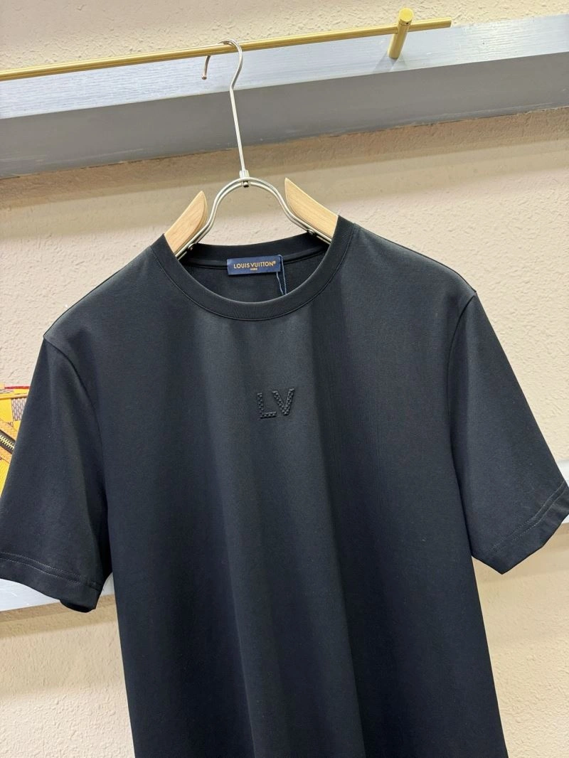 Functional Louis Vuitton T-Shirts 133619