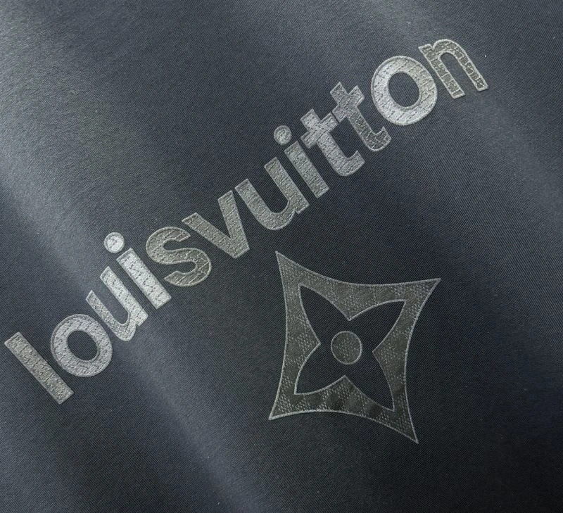 Functional Louis Vuitton T-Shirts 133619
