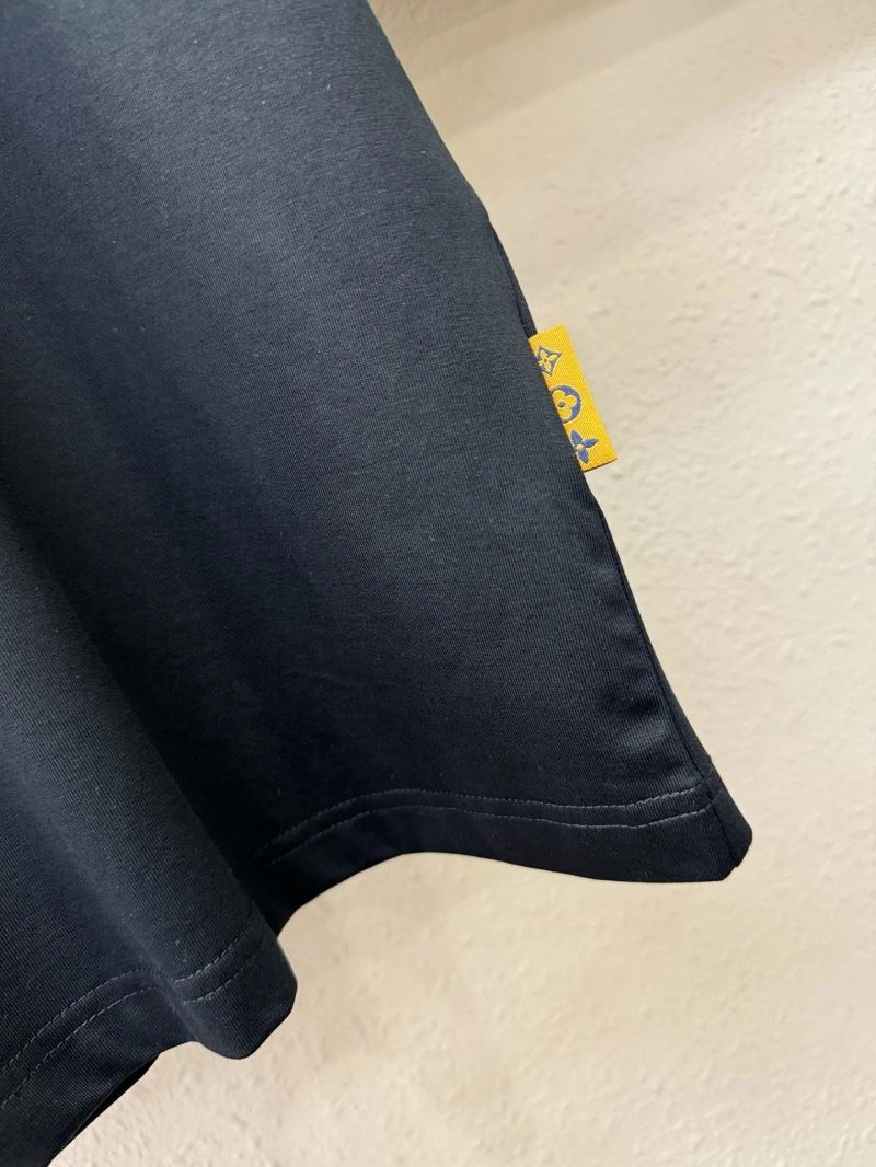 Functional Louis Vuitton T-Shirts 133619