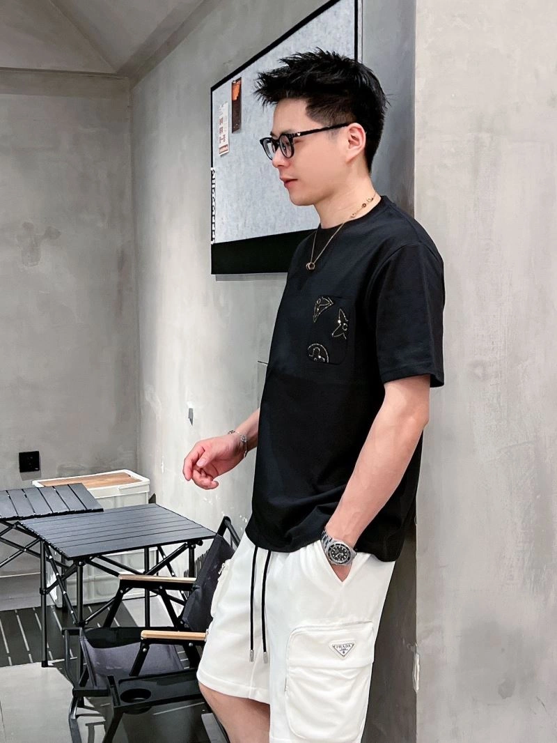 Louis Vuitton T-Shirts Comfortable 133606