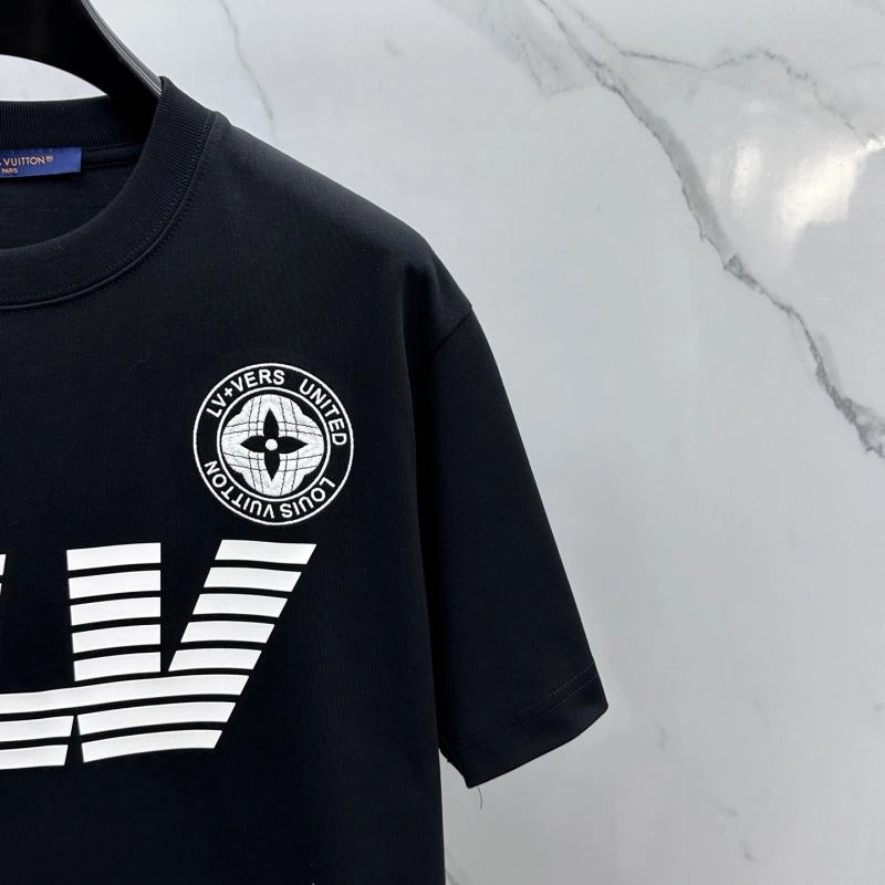 Lightweight Louis Vuitton T-Shirts 133597