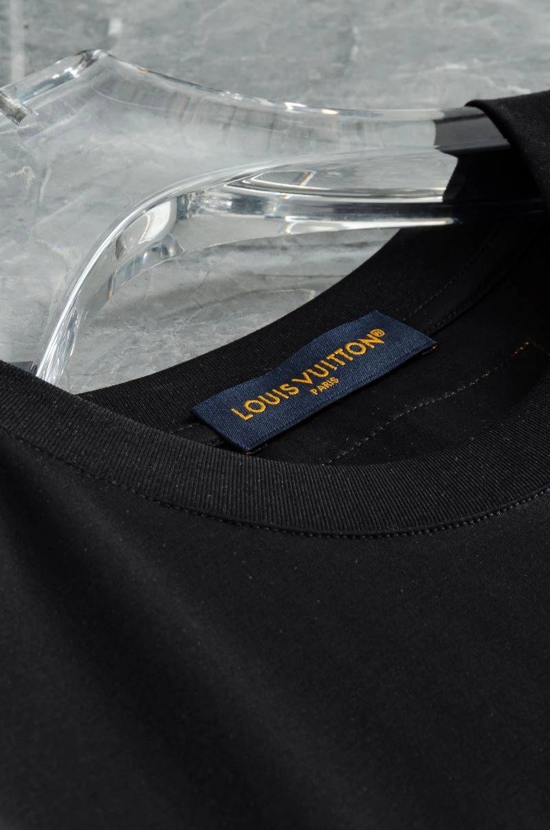 Louis Vuitton T-Shirts Refined 133578