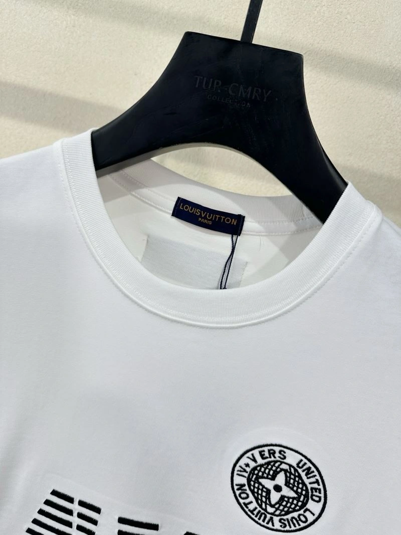 Resilient Louis Vuitton T-Shirts 133568