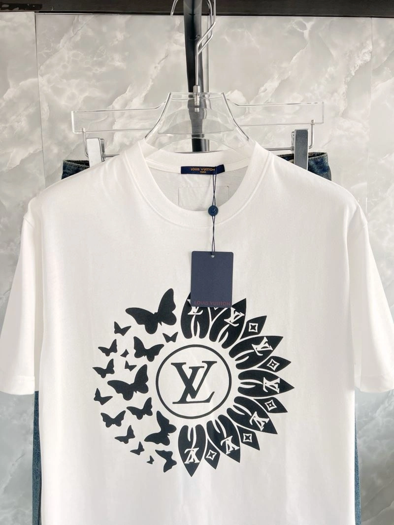 Louis Vuitton T-Shirts Versatile 133573