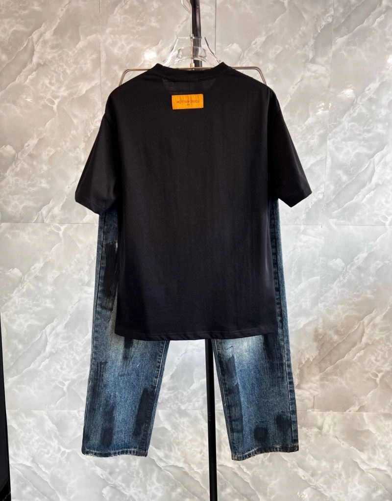 Louis Vuitton T-Shirts Versatile 133573