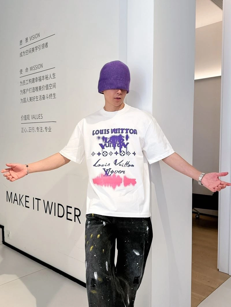 Sleek Louis Vuitton T-Shirts 133557
