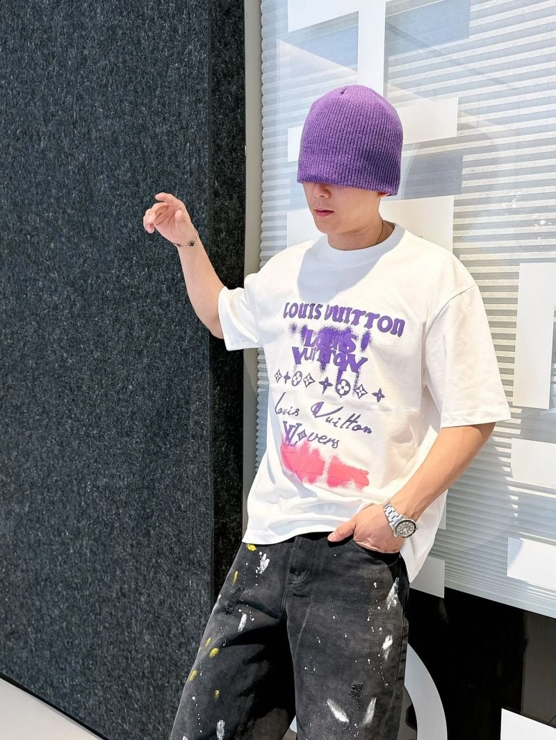 Sleek Louis Vuitton T-Shirts 133557