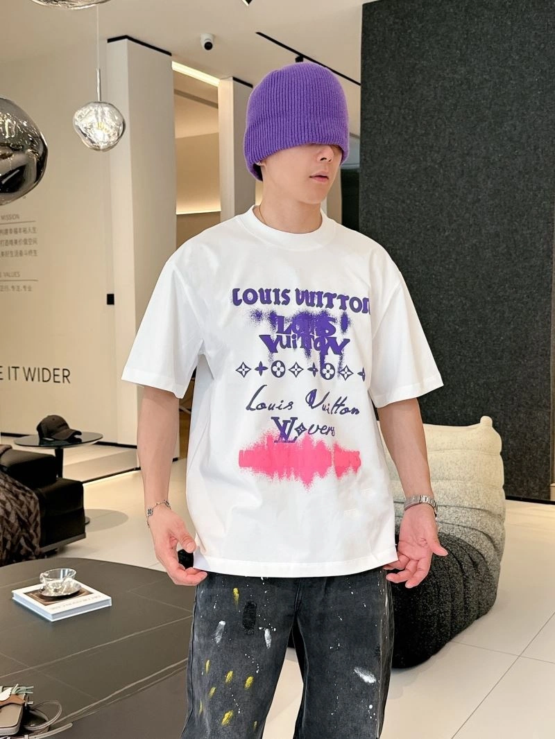 Sleek Louis Vuitton T-Shirts 133557