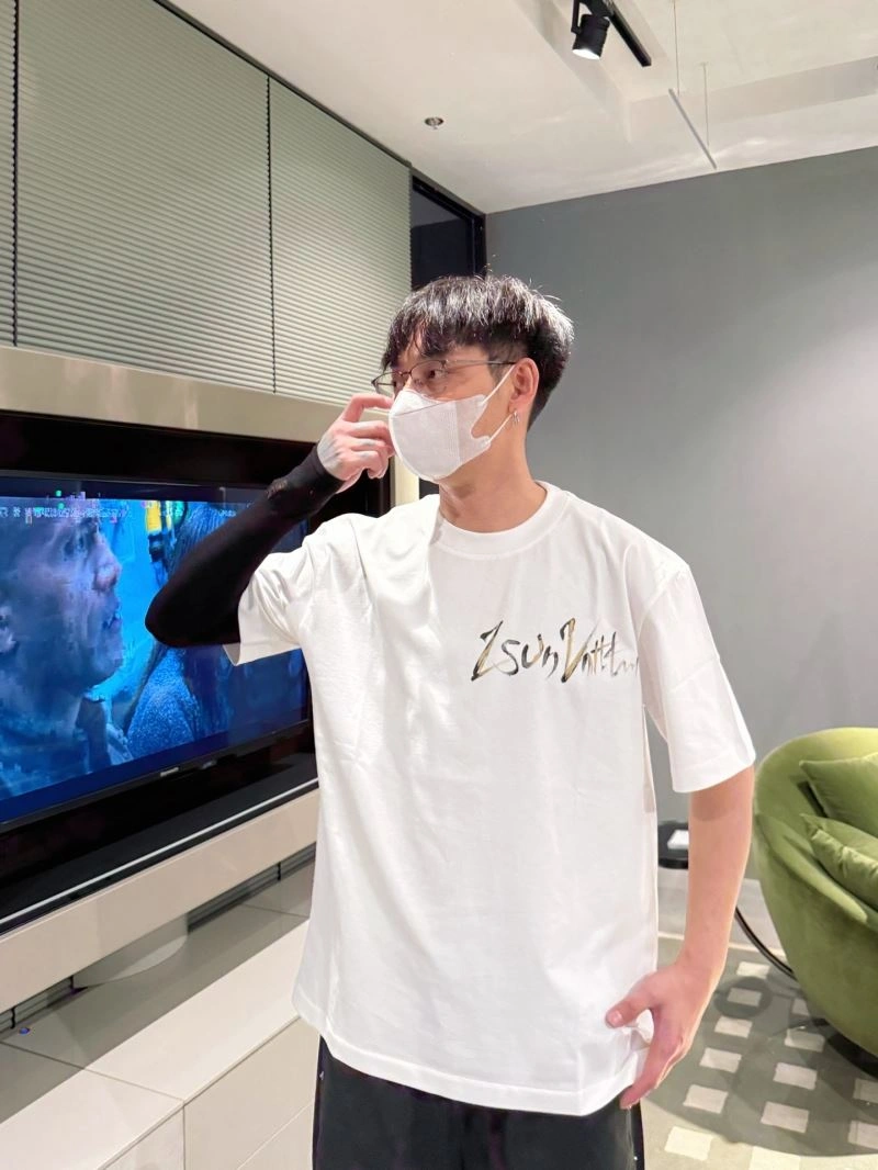 Neat Louis Vuitton T-Shirts 133555