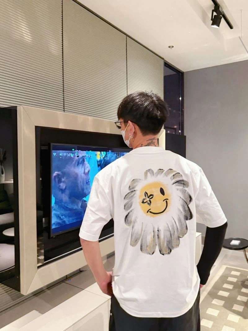 Neat Louis Vuitton T-Shirts 133555
