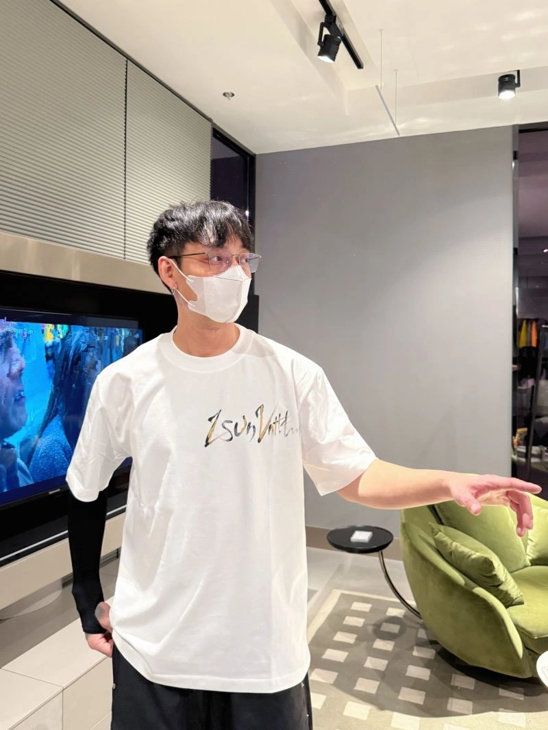 Neat Louis Vuitton T-Shirts 133555