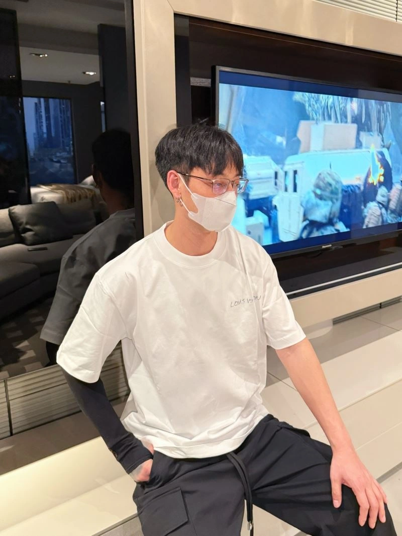 Louis Vuitton T-Shirts Modern 133531