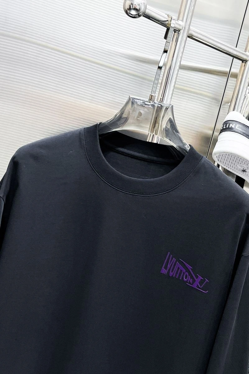 Louis Vuitton T-Shirts Versatile 133536
