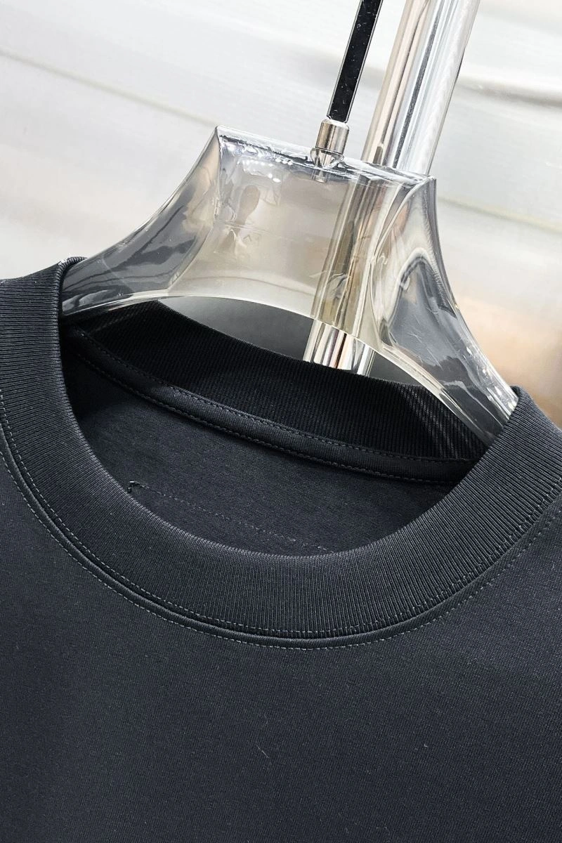 Louis Vuitton T-Shirts Versatile 133536