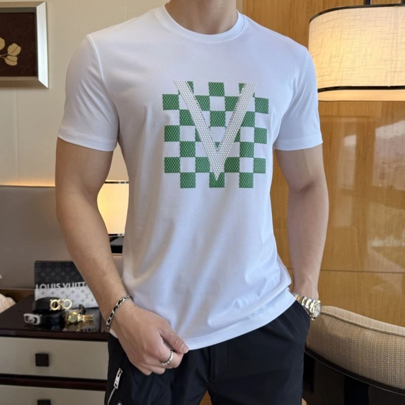 Louis Vuitton T-Shirts UrbanChic 133483