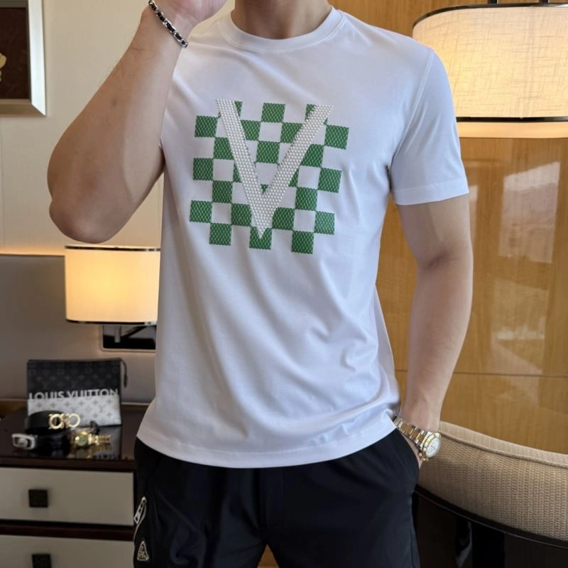 Louis Vuitton T-Shirts UrbanChic 133483