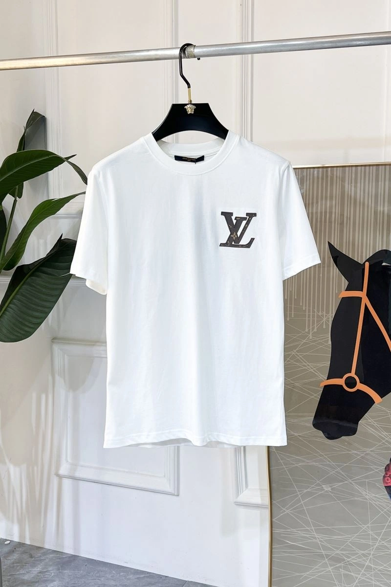 Sleek Louis Vuitton T-Shirts 133506