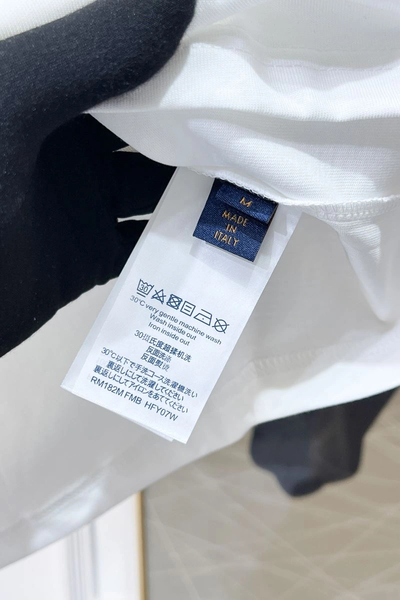 Sleek Louis Vuitton T-Shirts 133506