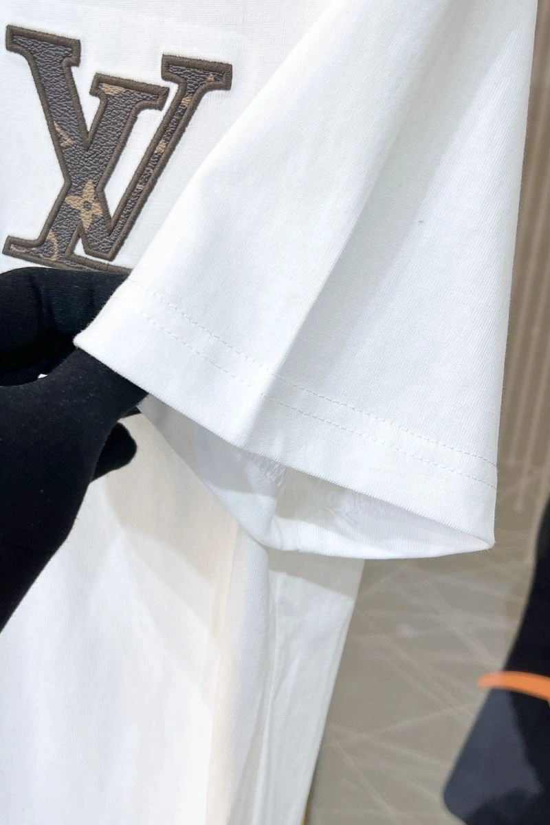 Sleek Louis Vuitton T-Shirts 133506