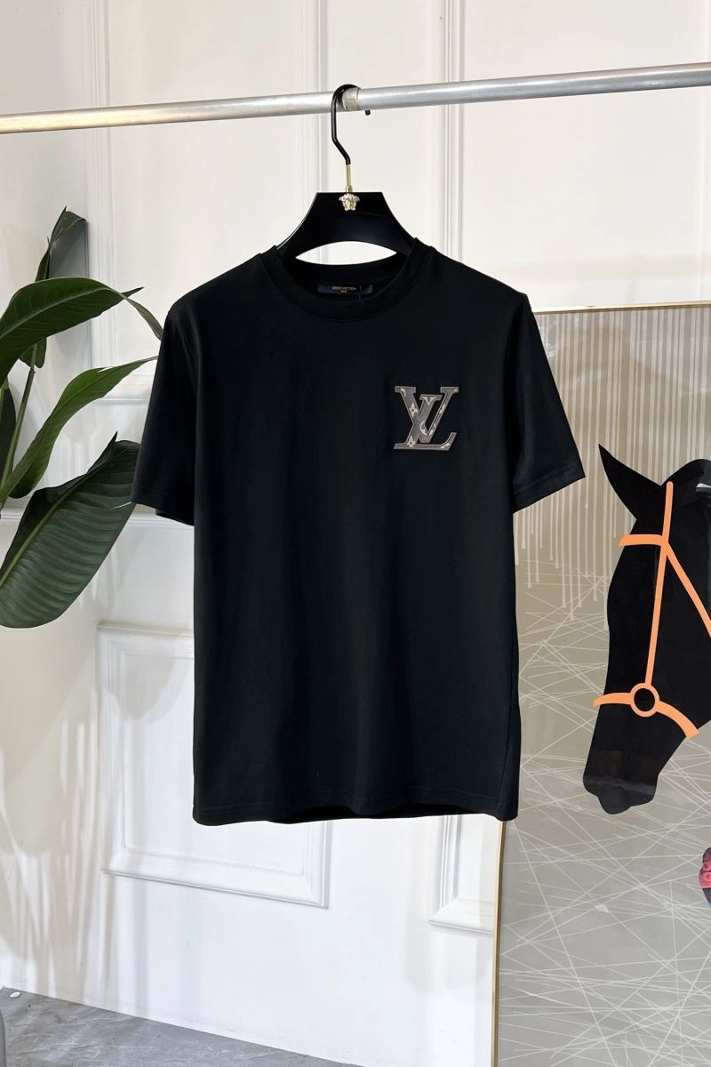 Sleek Louis Vuitton T-Shirts 133506