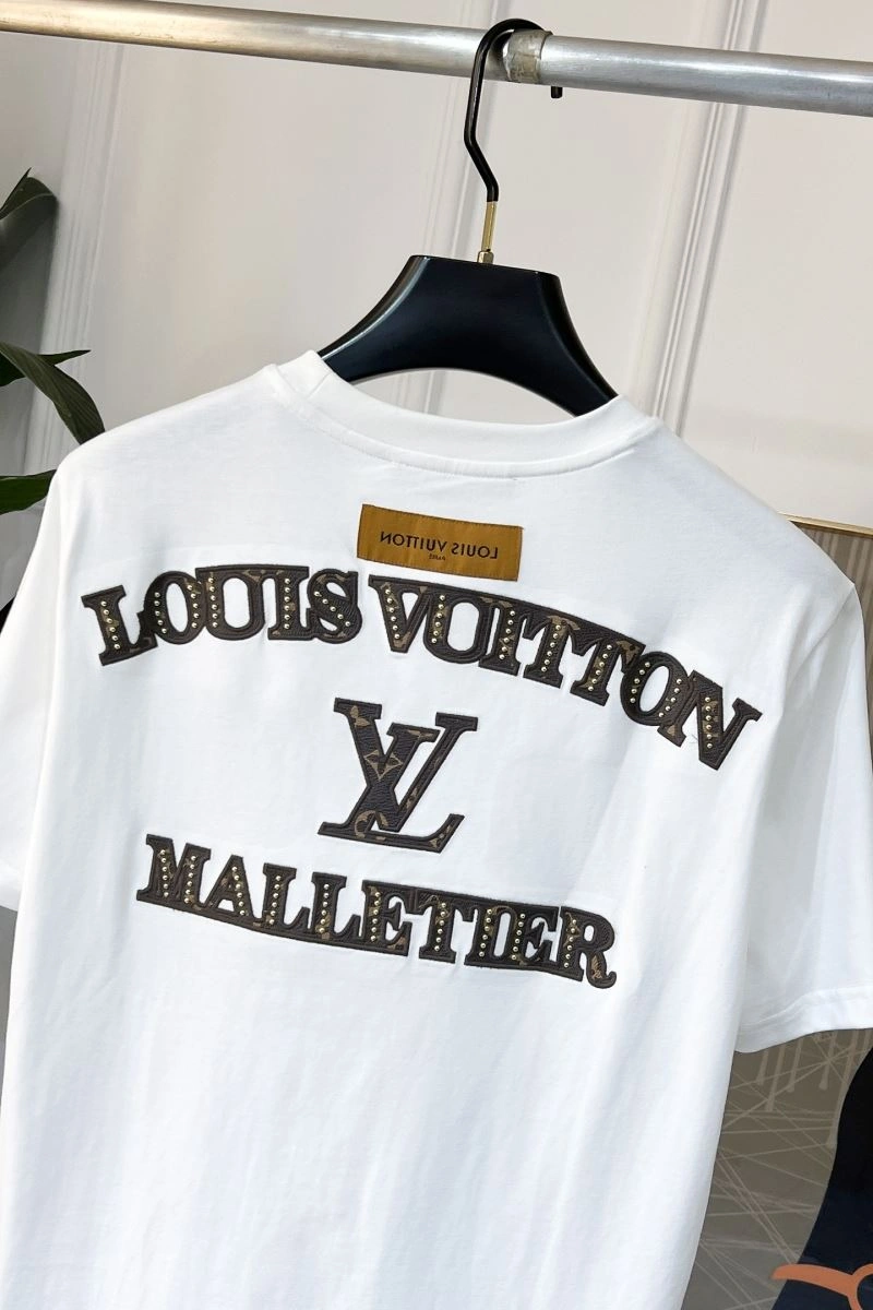 Sleek Louis Vuitton T-Shirts 133506
