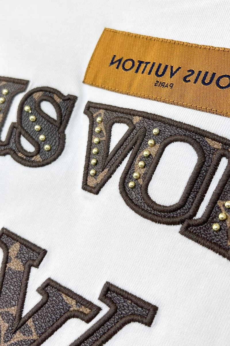 Sleek Louis Vuitton T-Shirts 133506