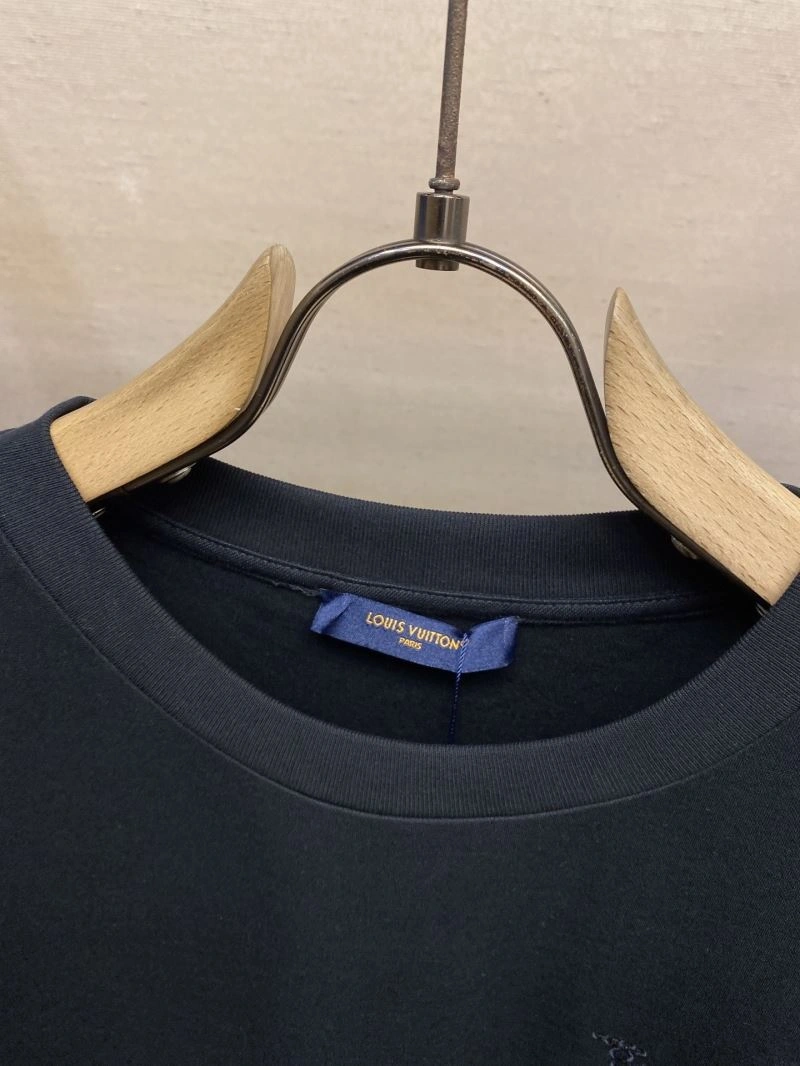 Elegant Louis Vuitton T-Shirts 133482