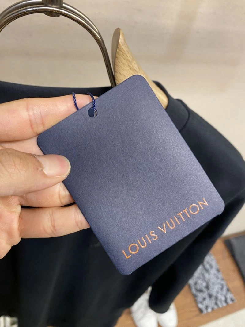 Elegant Louis Vuitton T-Shirts 133482