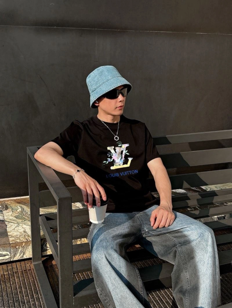 Louis Vuitton T-Shirts TimelessDesign 133475