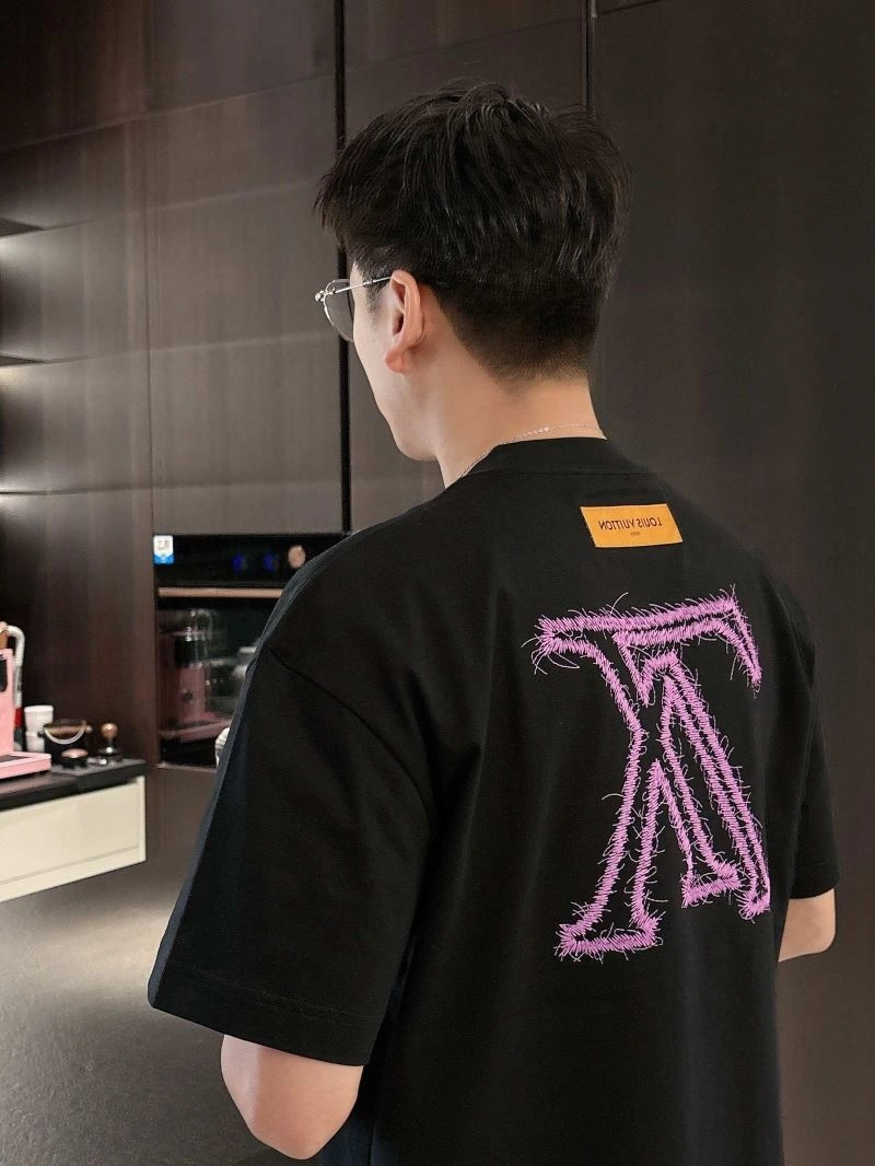 Upgraded Louis Vuitton T-Shirts 133472