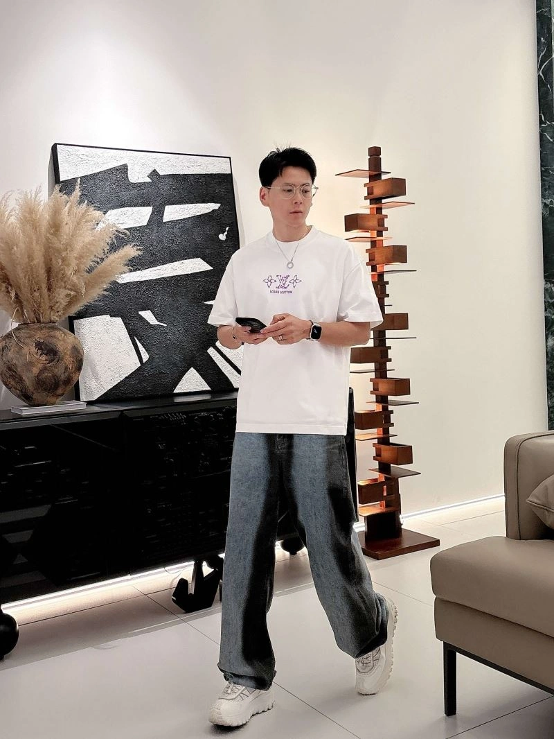 Louis Vuitton T-Shirts FashionForward 133469