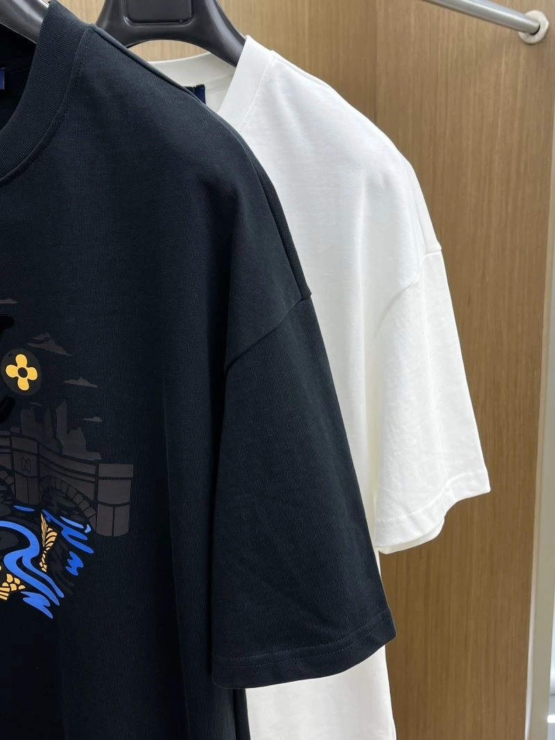 Functional Louis Vuitton T-Shirts 133449