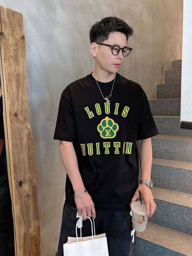 Louis Vuitton T-Shirts Breathable 133465