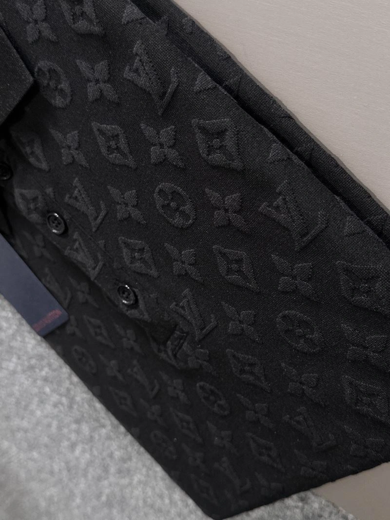 Flexible Louis Vuitton T-Shirts 133447