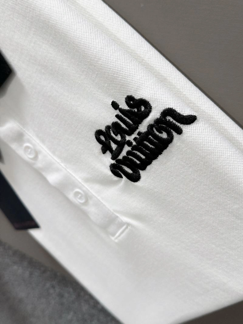 Functional Louis Vuitton T-Shirts 133464