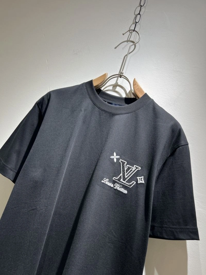 Modern Louis Vuitton T-Shirts 133426