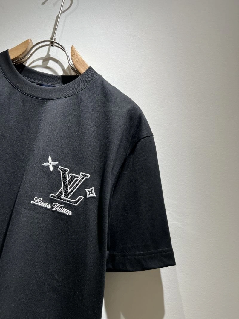 Modern Louis Vuitton T-Shirts 133426