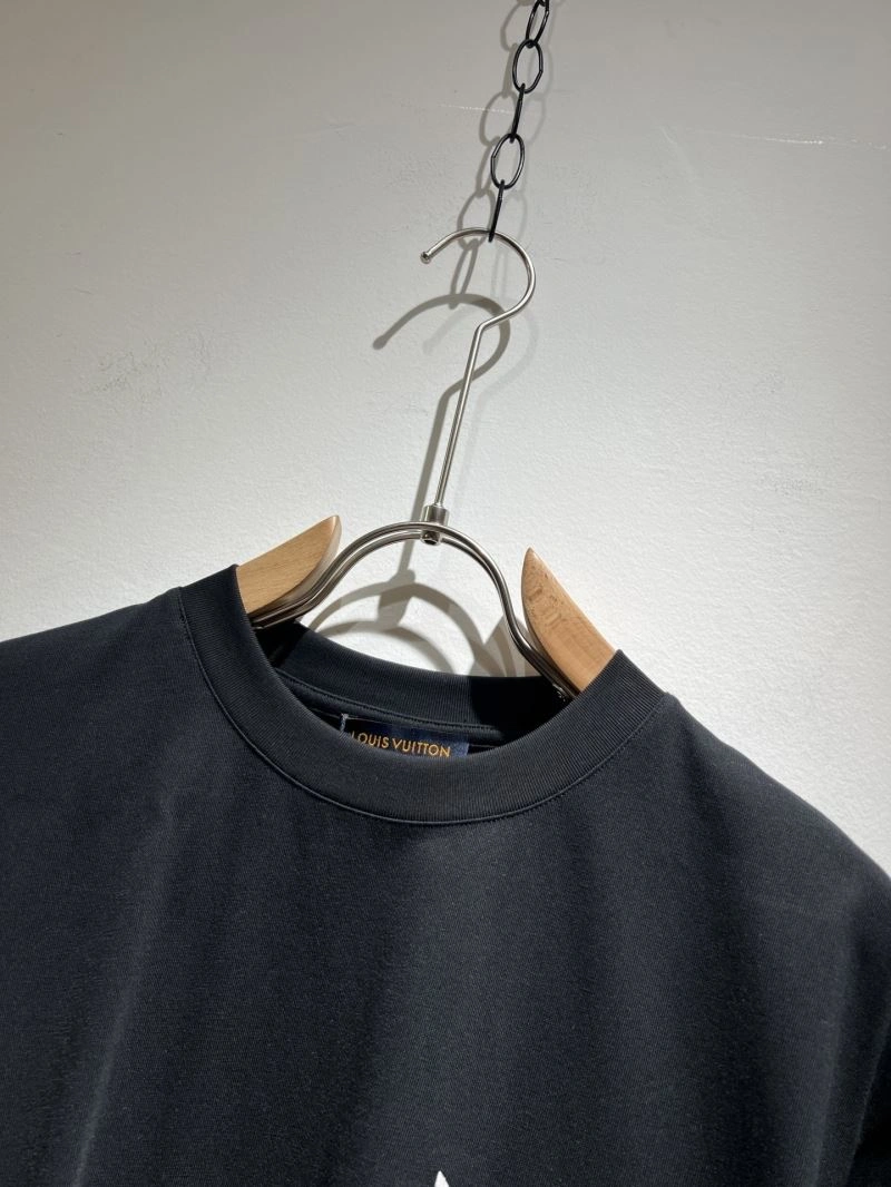 Modern Louis Vuitton T-Shirts 133426