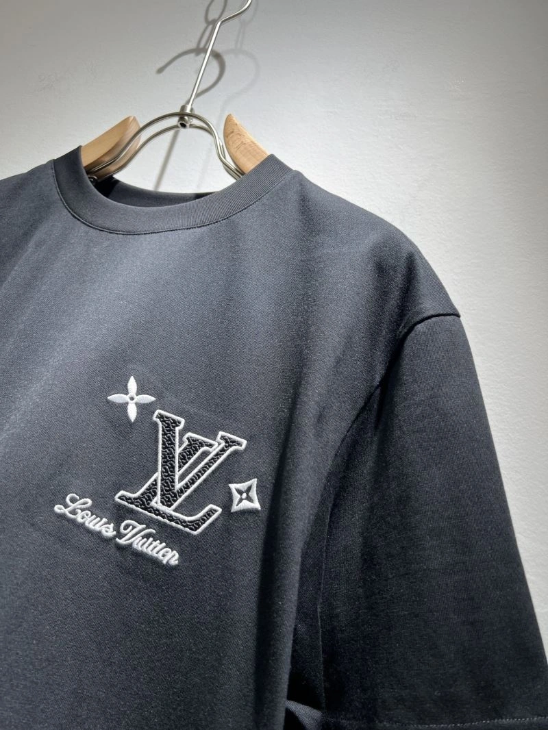 Modern Louis Vuitton T-Shirts 133426