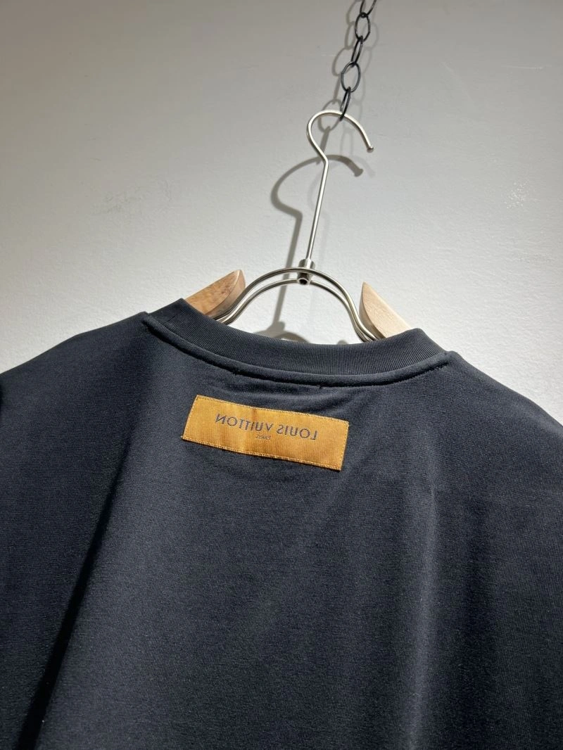 Modern Louis Vuitton T-Shirts 133426