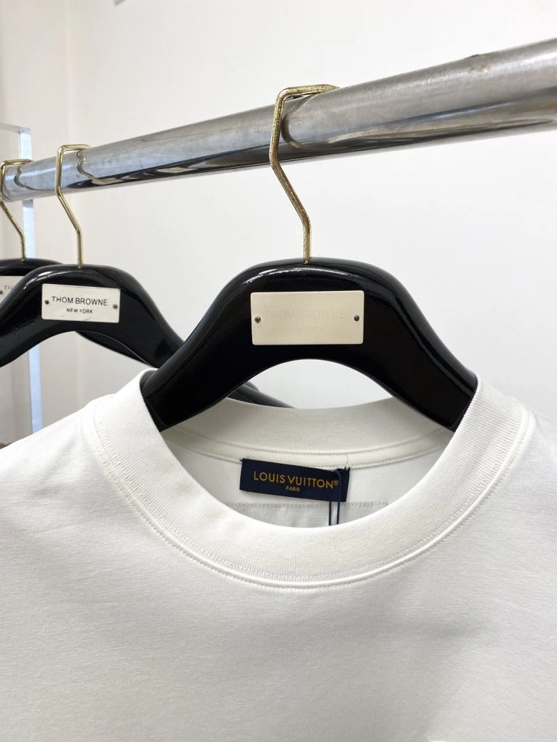 Louis Vuitton T-Shirts Youthful 133407
