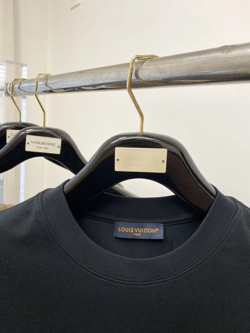 WaterResistant Louis Vuitton T-Shirts 133420