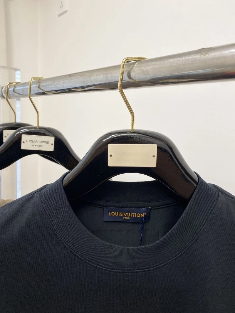 WrinkleFree Louis Vuitton T-Shirts 133412