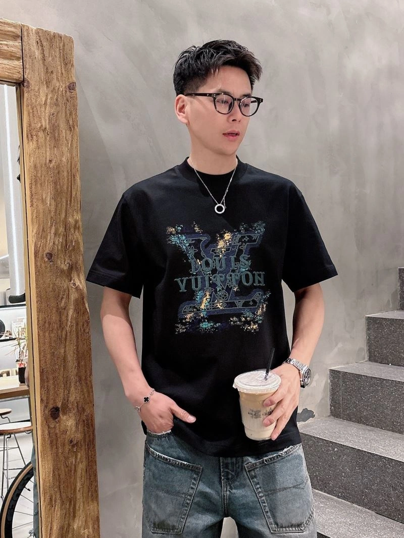 UrbanChic Louis Vuitton T-Shirts 133400