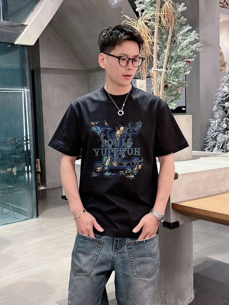 UrbanChic Louis Vuitton T-Shirts 133400