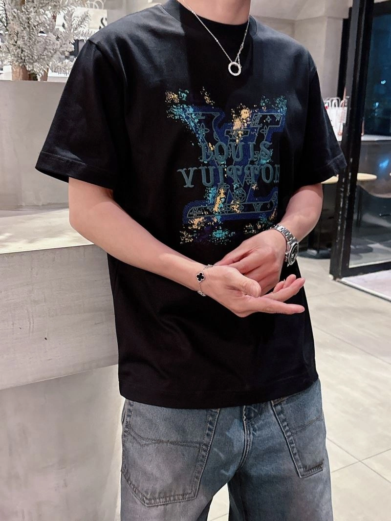 UrbanChic Louis Vuitton T-Shirts 133400