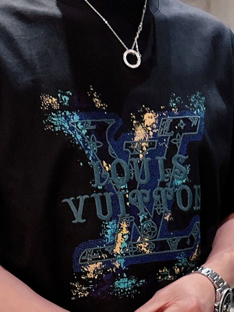 UrbanChic Louis Vuitton T-Shirts 133400